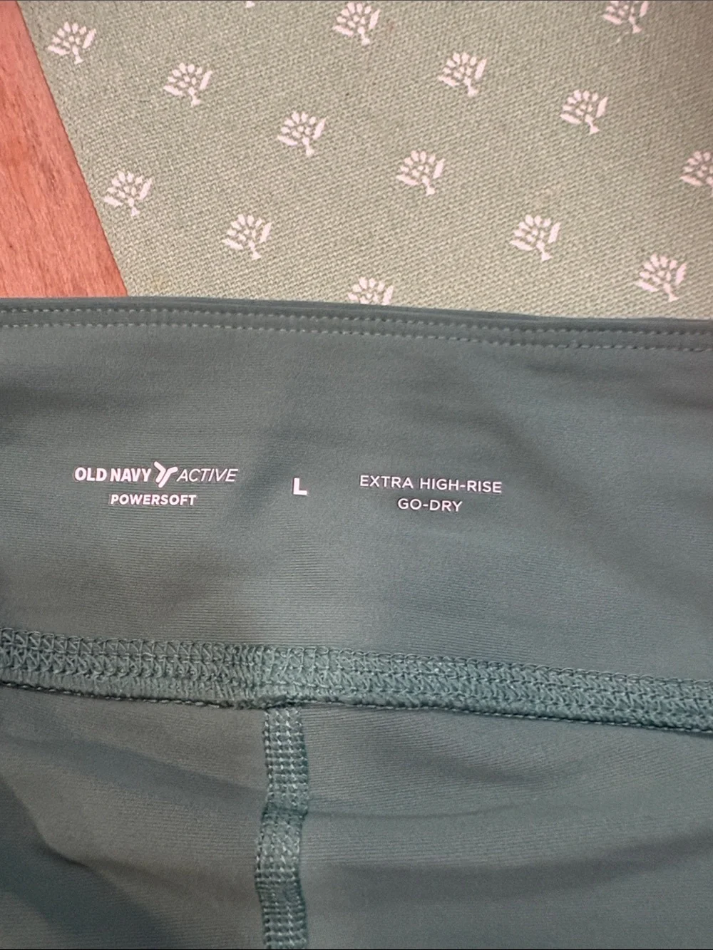Old Navy Green Mini Skort with White Trim - Picture 3 of 3